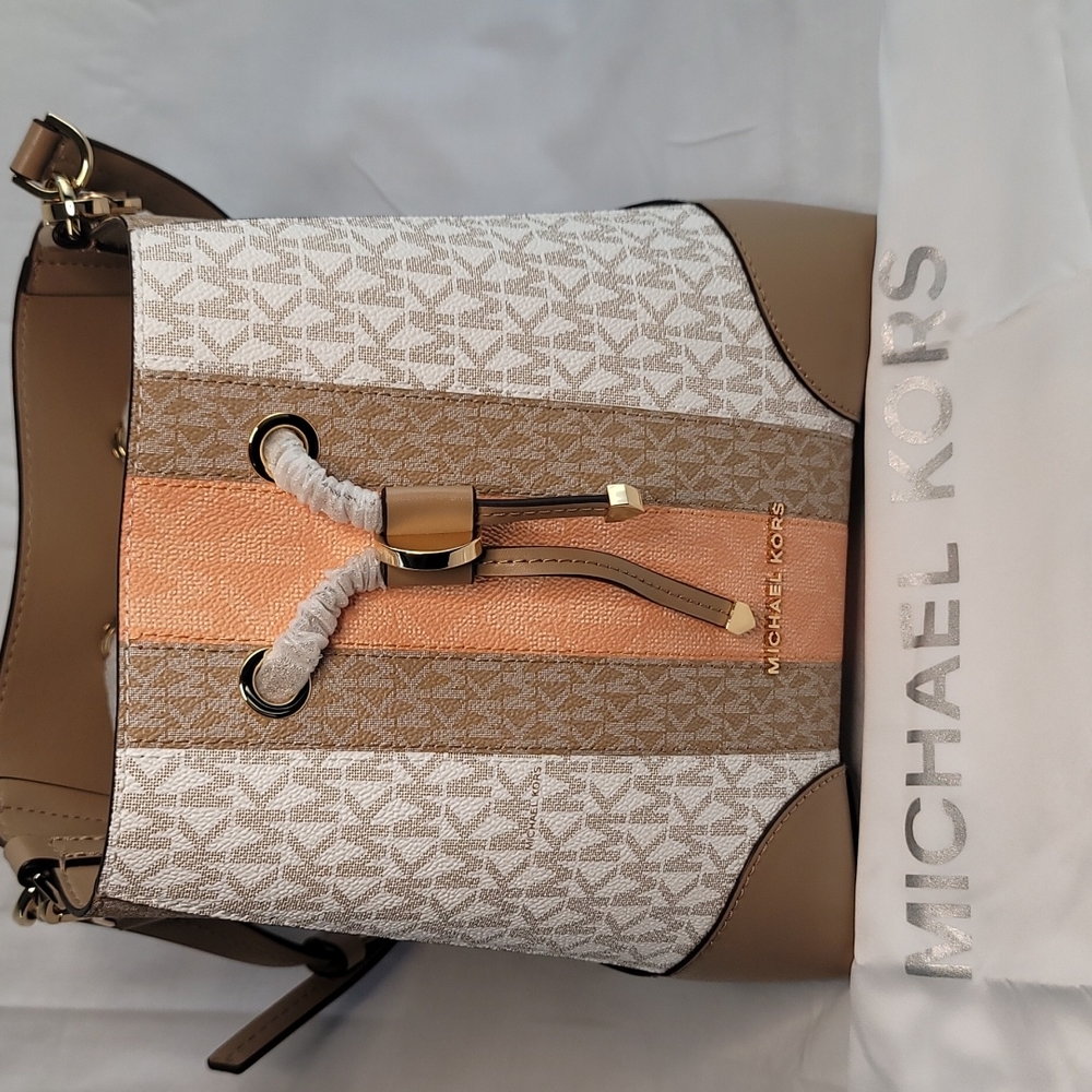 Michel Kors Signature Mercer Convertible Crossbody Bag - Picture 3 of 6